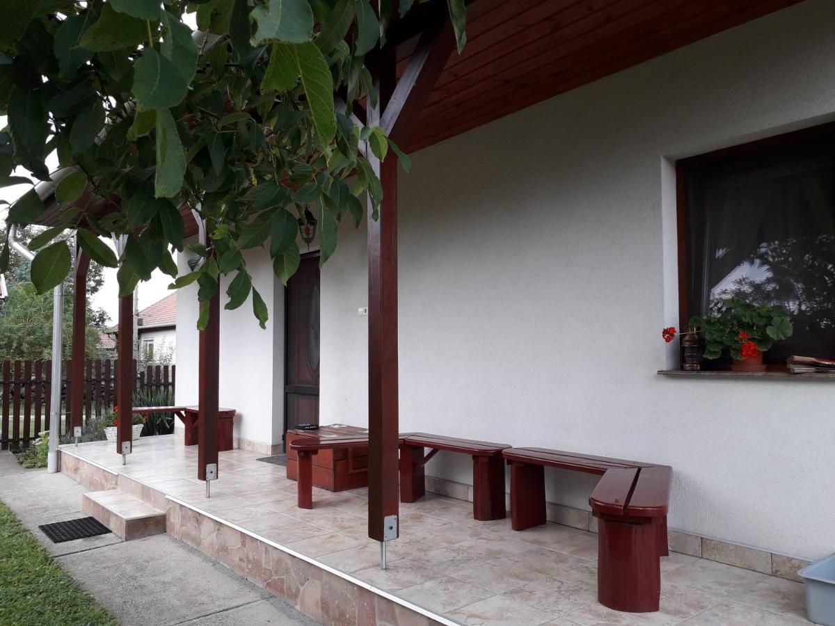 Mátyás Apartman Tard Exterior foto