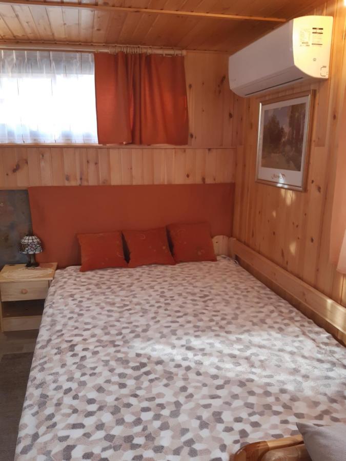 Mátyás Apartman Tard Exterior foto