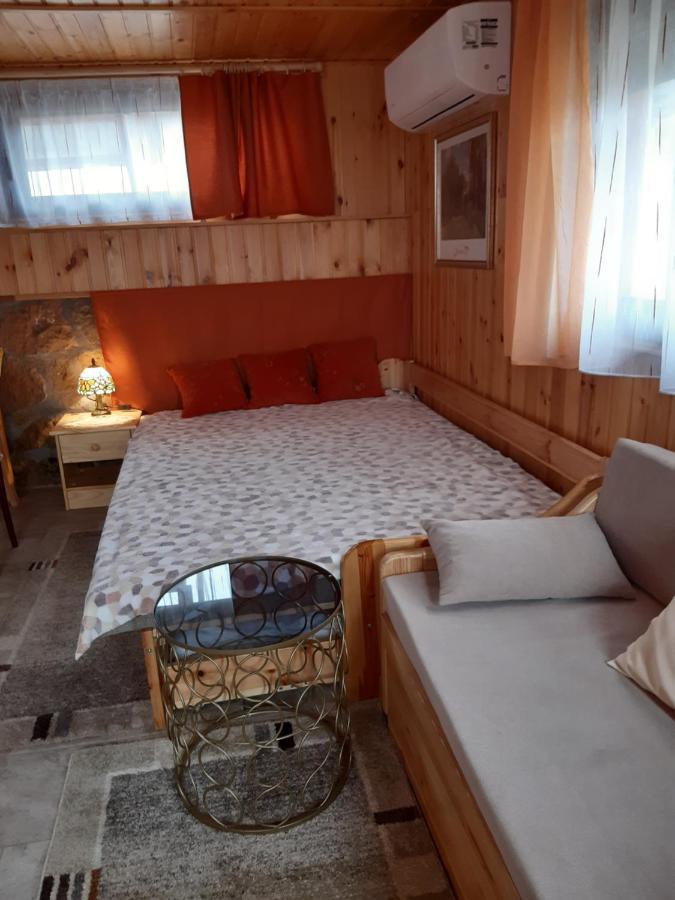 Mátyás Apartman Tard Exterior foto